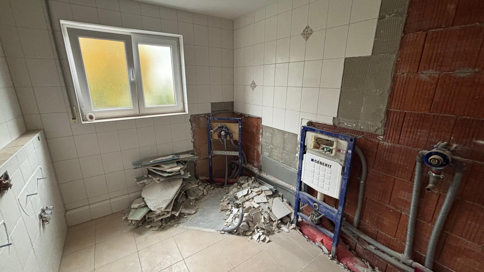 Badezimmer vor der Sanierung